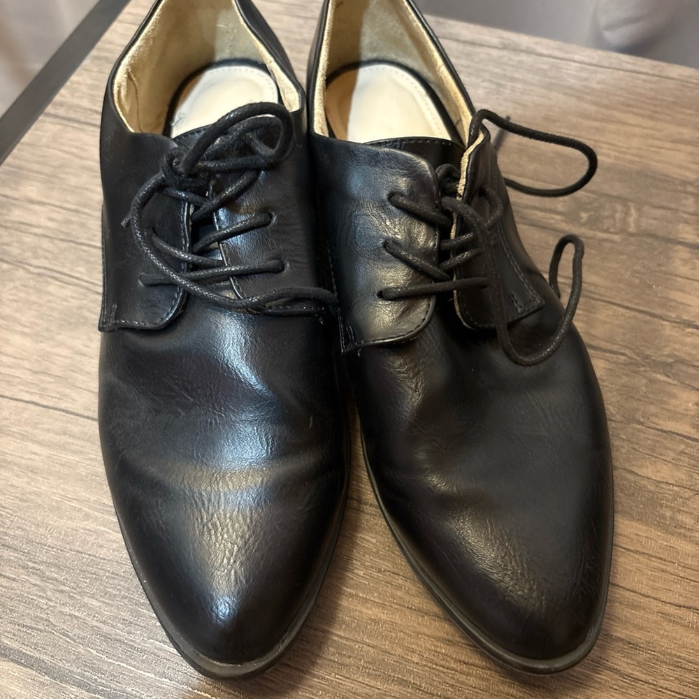 Classic Black Leather Woman’s Shoes